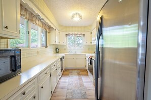 59 Mallard Point Kichen