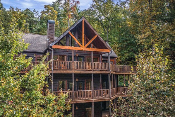 Welcome to Cabin On The Edge!