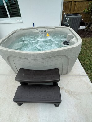 4 person Hot tub