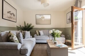 Puddleduck House Sitting Room - StayCotswold