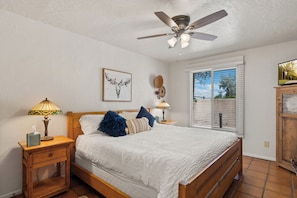 Bedroom / King Bed