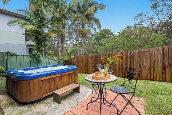 Enjoy soaking in the Hot Tub listening to the local birds or star gazing!