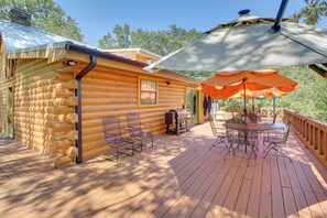 Furnished Deck | Pellet Grill | Outdoor Soaking Tub & Shower