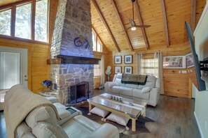 Living Room | Fireplace | Free WiFi | Smart TVs | A/C & Heating | 1st Floor