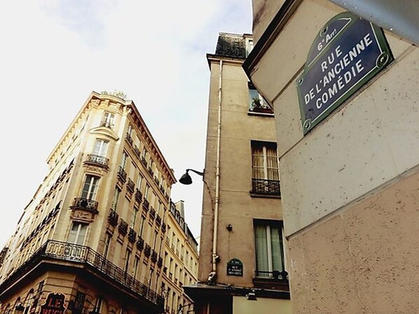 The historic 1750 home is located on 16 Rue de l'Ancienne
