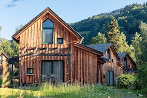 Stugans exteriör [sommar]