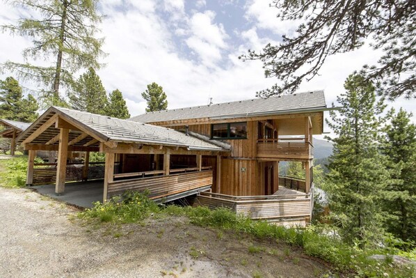Außenseite Ferienhaus [Sommer]