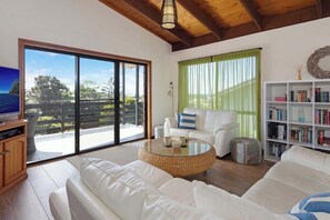 Upper level living space - fully ducted heating & cooling, ocean views + smart tv