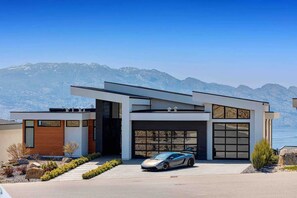 Experience luxury at this modern hillside retreat! With panoramic mountain and lake views, sleek design, and spacious interiors, it’s the perfect getaway. 