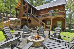 Gorgeous back yard for relaxing