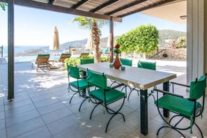 Marble table and chairs under the pergola for alfresco dining