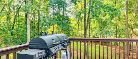 High Point Vacation Rental | 3BR | 2BA | 2,000 Sq Ft | 4 Steps Required