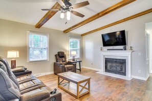 Living Room | Single-Story Home | Free WiFi | Central A/C & Heating