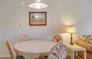 Castle at Maui Banyan G510B - Dining Area
