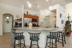 Kitchen with breakfast bar