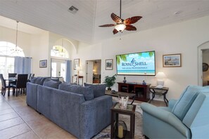 Living area with wall-mounted SmartTV