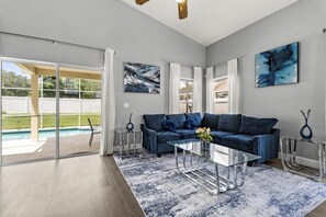 936 Bloomingdale Drive (5).jpg
