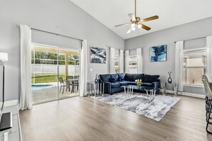 936 Bloomingdale Drive (4).jpg