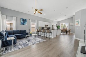 936 Bloomingdale Drive (2).jpg