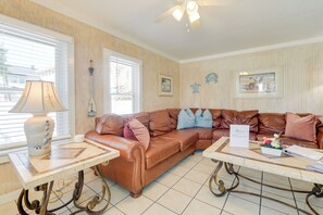 Living Room | Flat-Screen TV | 1st Floor