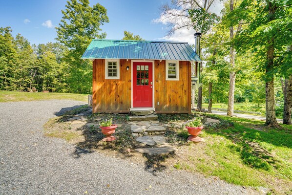 Vernon Vacation Rental | Studio | 1BA | Steps Required | 280 Sq Ft