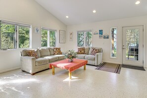 Living Room | Smart TV