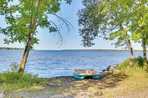 Lake Access On-Site | Paddleboat | Kayaks | Life Vests