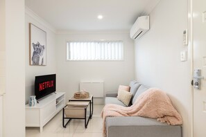 Private Living Room (2)