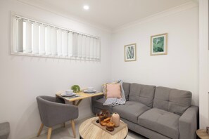Private Living Room (5)