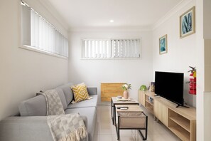 Private Living Room (2)