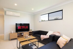 Private Living Room (1)