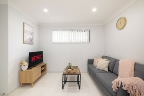 Private Living Room (2)