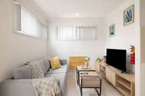 Private Living Room (2)