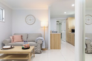 Private Living Room (2)