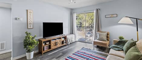 Living room with SMART, books, Board games, House Manual, and Portable inflatable bed. (1)