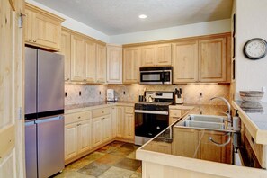 Fully Stocked Kitchen With Island Bar Seating For 2 People