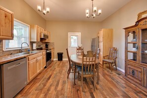 Interior | Central Heating & A/C | Free WiFi