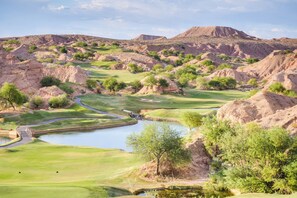 Walk to Wolf Creek Golf Club