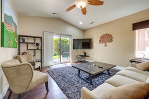 Living Room | 1st Floor | Smart TV | Free WiFi | Central A/C & Heating