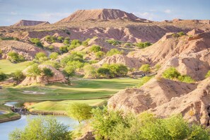 Walk to Wolf Creek Golf Course