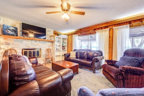 Living Room | Queen Murphy Bed | 1st Floor | Smart TV