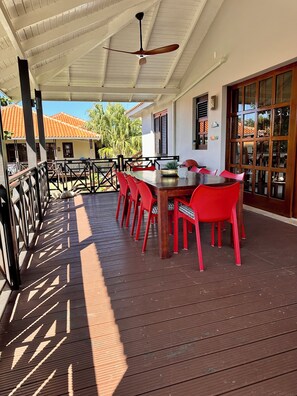 Outdoor dining