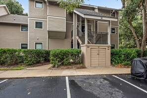 102 High Hammock is  a second floor 1 bedroom villa with golf course views!
