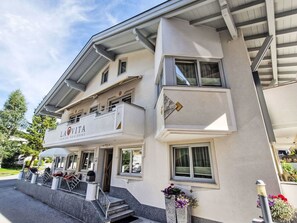 Plante, Bâtiment, Nuage, Ciel, Propriété, Fenêtre, Plante D'Appartement, Pot De Fleur, Design Urbain, Quartier