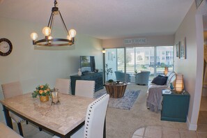Longboat Harbour C 207 by FVC