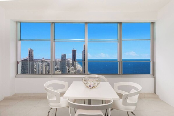 Sip on a glass of wine or enjoy dinner on the enclosed balcony boasting sprawling views across the ocean.