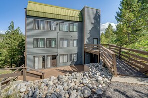 Exterior | Mountain View | Single-Story Studio Condo