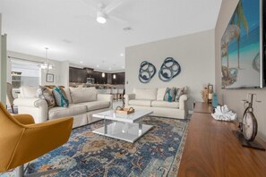 4813KingsCastleCir02