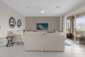 4813KingsCastleCir04