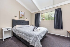 Unit 5 Bedroom (1)